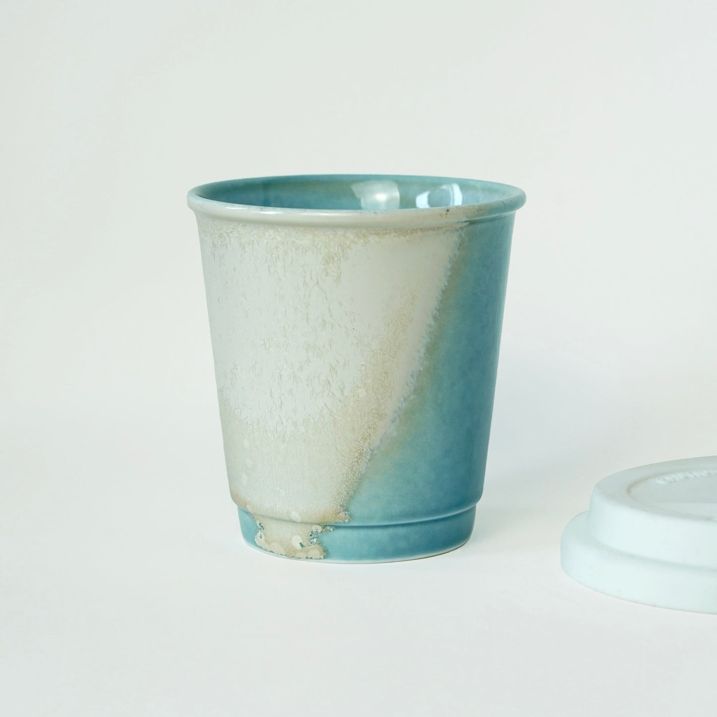 the glaze of the ceramic cup