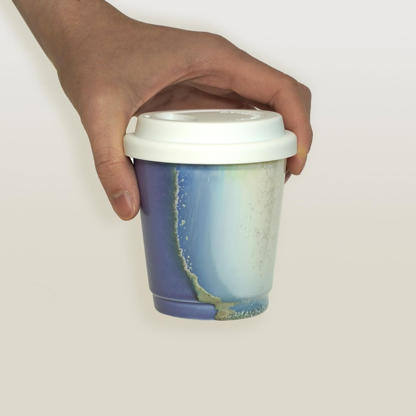 purple reusable to-go mug with white lid - Extra size for smoothies. Ergonomic grip, eco-friendly